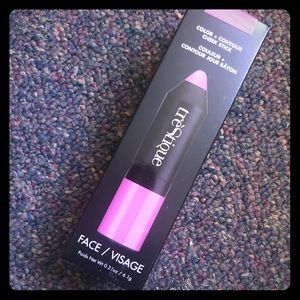 Trestique NWT pink cheek contour
